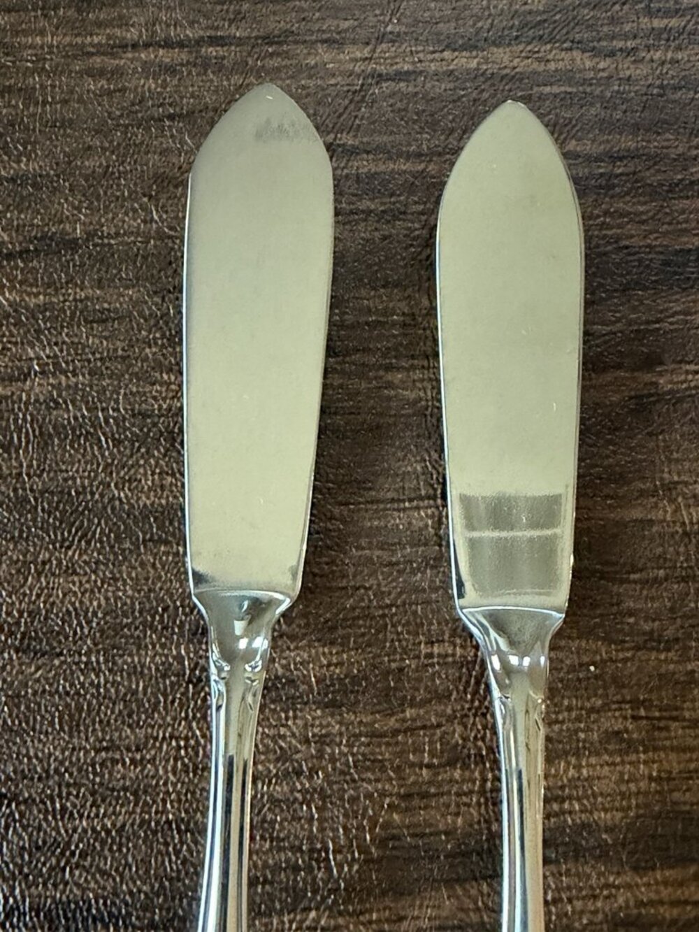 Set of 2 Oneida Community Chatelaine Stainless Master Butter Knives Flatware - Picture 3 of 9